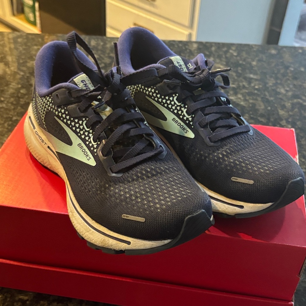 Brooks Ghost 14  Dark Blue Athletic Shoes with Light Blue Highlights